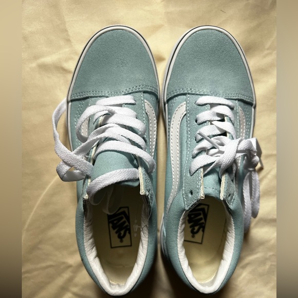 Size 2.5 Vans old skool shoes - Picture 2 of 3